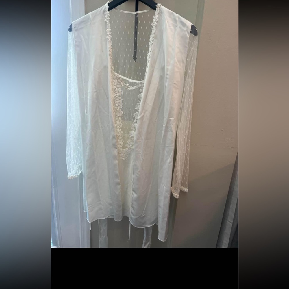 Getting ready outfit - Picture 2 of 3